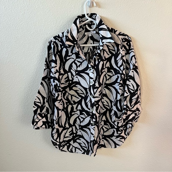 Tops - Chico’s 100% Linen Top Black and White Size 8-10
